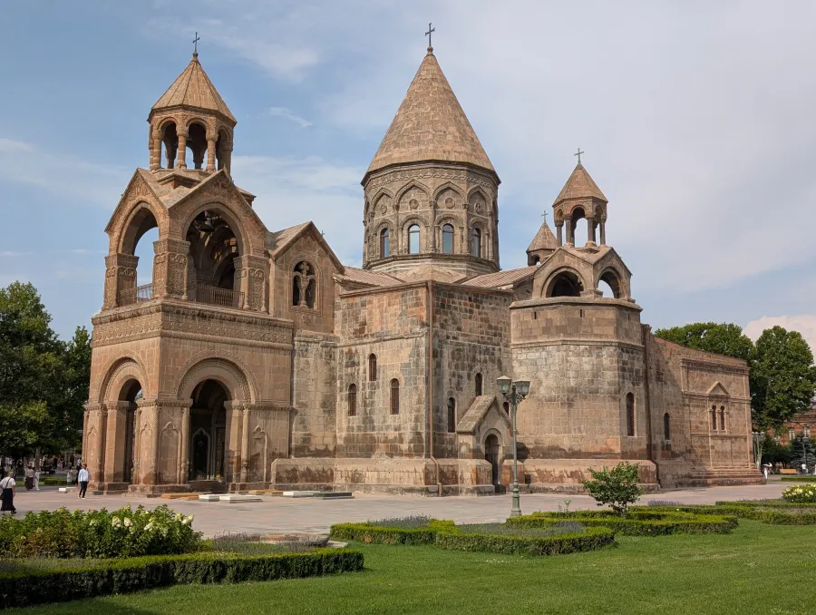 İrəvanda böyük kilsə çevrilişi: "Vətəndaş sazişi" planı elan etdi