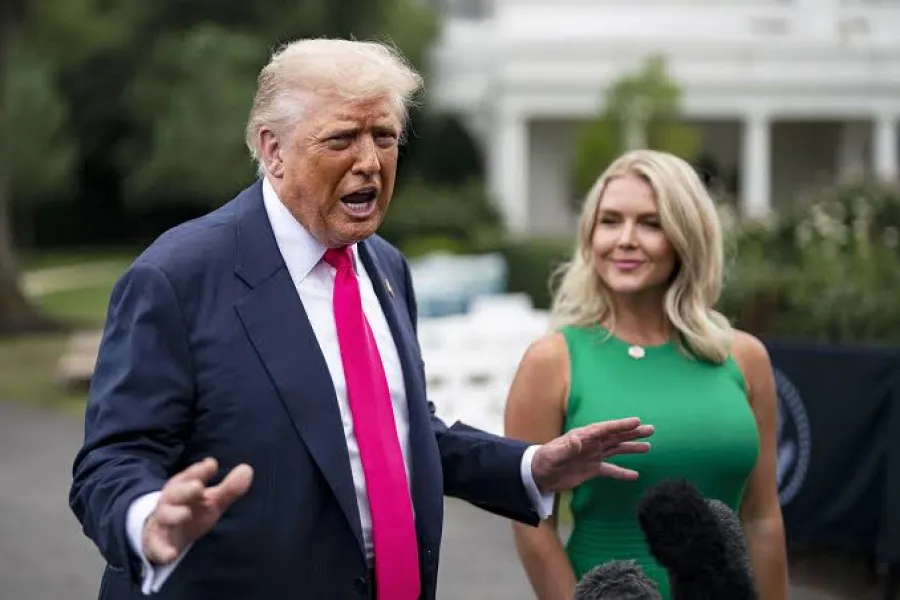 Из-за чего Трамп «разозлился» на пресс-секретаря?