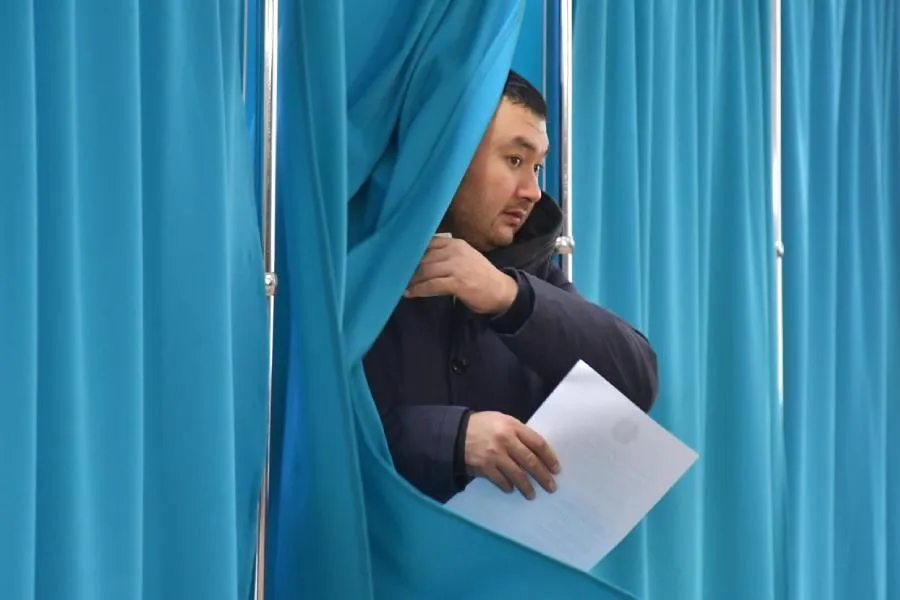 Qazaxıstanda Qurultay seçkiləri: Seçici fəallığı 65%-i keçdi