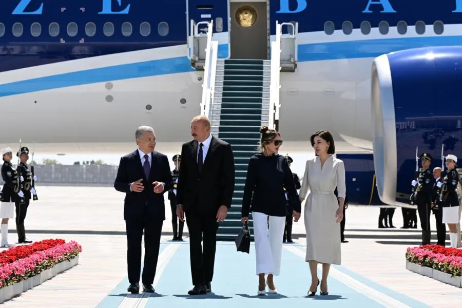 Azərbaycan ilə Özbəkistan Prezidentləri və birinci xanımlar birgə foto çəkdiriblər