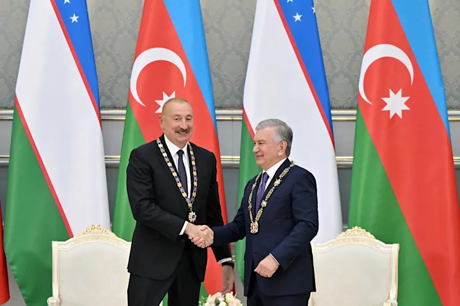 Daşkənddə Azərbaycan və Özbəkistan prezidentlərinin təltifolunma mərasimi keçirildi