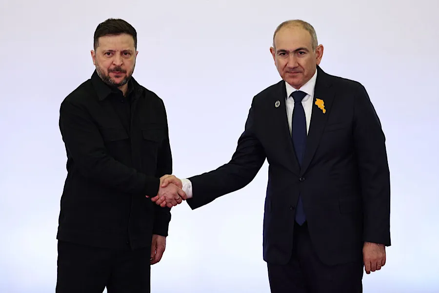 Zelenski Ermənistanın Avropa seçimində yanında olacağını açıqladı
