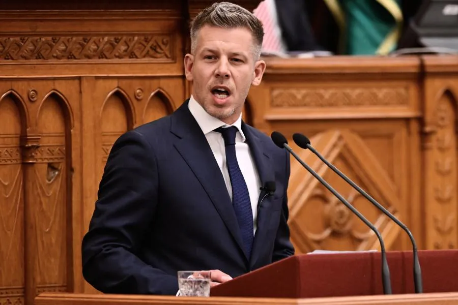 Macarıstanda 5,8 milyard avroluq şübhəli sövdələşmələr üzə çıxdı