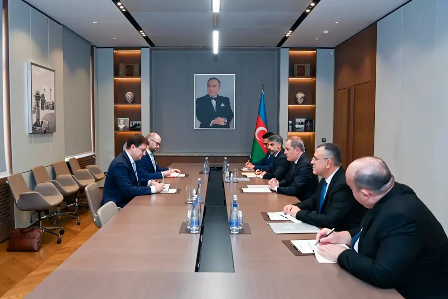 Avstriya səfiri etimadnaməsinin surətini Ceyhun Bayramova təqdim etdi