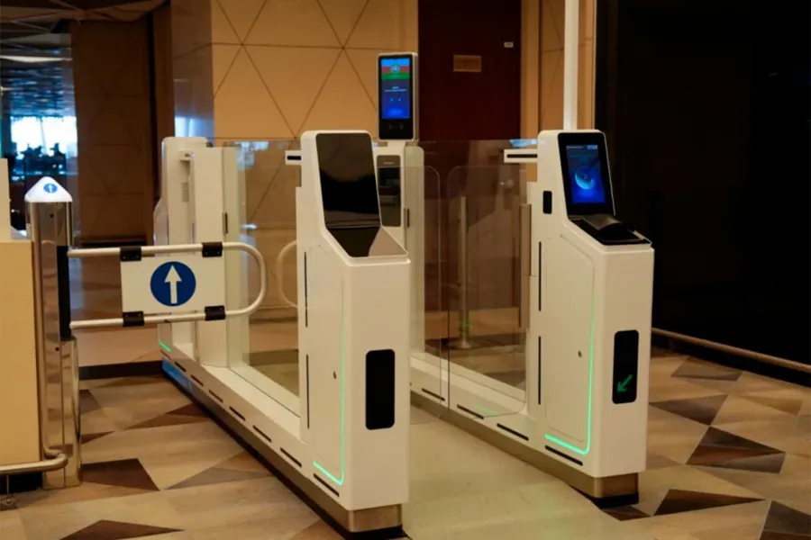 Bakı aeroportunda "Elektron qapı sərhəd nəzarəti sistemi" istifadəyə verildi