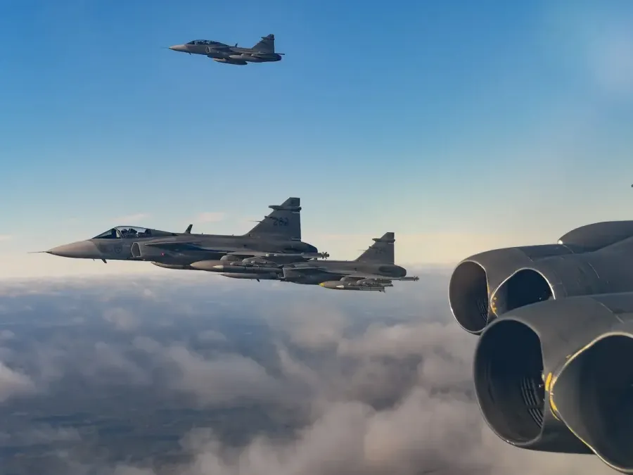 Sweden to deploy fighter jets, warships to Finland
