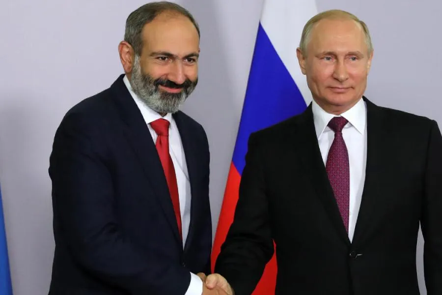 Putin Paşinyana “seçim” qoydu: Aİİ, yoxsa Avropa İttifaqı?