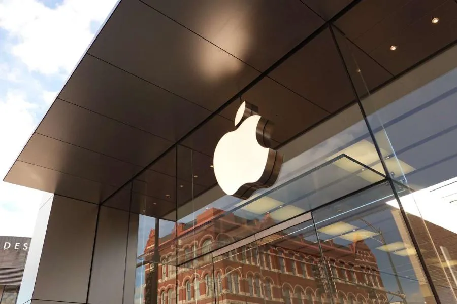"Apple" təbii fəlakət qurbanlarına əl uzatdı