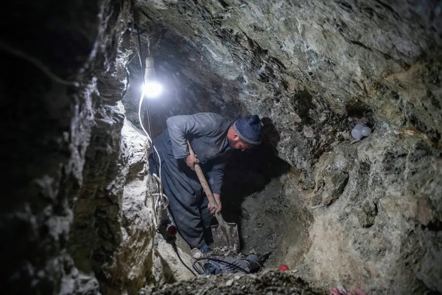Əfqanıstandan ABŞ-yə təklif: Sanksiyalara görə mineral sərvətlərini açmağa hazırdır