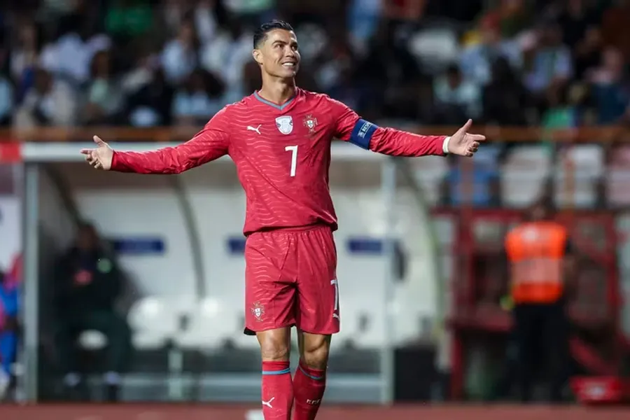 Ronaldo, yoxsa Messi? Morqanın seçimi futbol dünyasını qarışdırdı