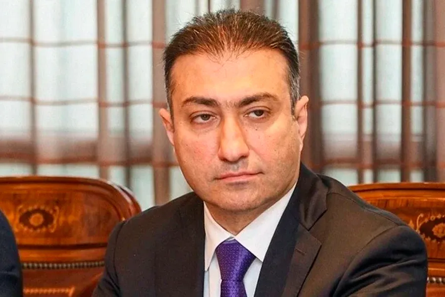Bayramov Vüqar Qurbanovun qohumunu vəzifədən azad etdi