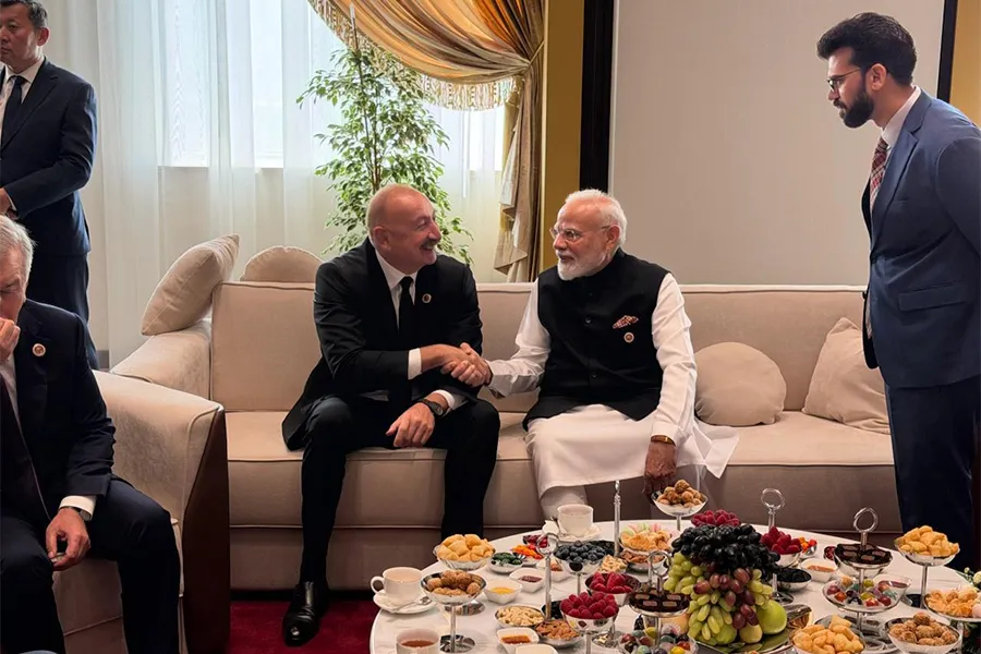 İlham Əliyev Bişkekdə Narenda Modi ilə görüşdü