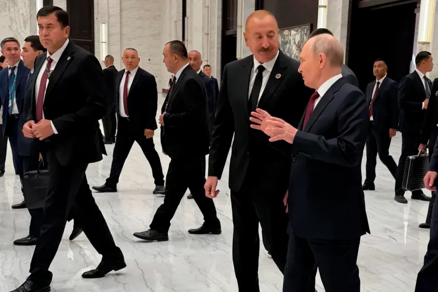 İlham Əliyev Bişkekdə Vladimir Putinlə ayaqüstü söhbət etdi