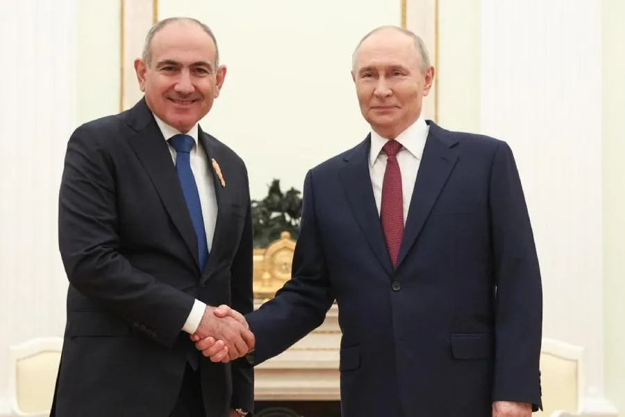 Putindən Paşinyana: “Aİ üzvlüyünü xalqa soruşun, mövzunu bağlayaq”