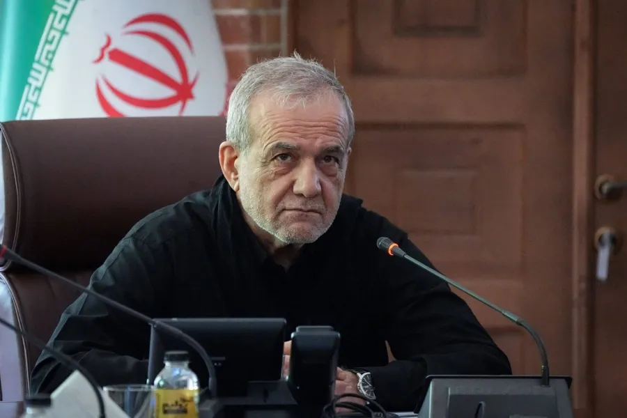 KİV: Pezeşkianın təyyarəsi təcili eniş etdi