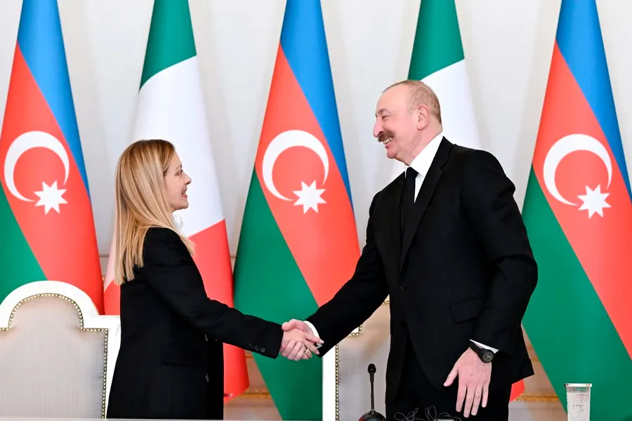 Prezident Corciya Melonini təbrik etdi
