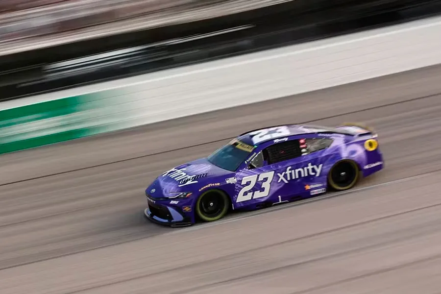 Mümkünsüzü bacardılar: NASCAR tarixində ağlasığmaz pit-stop rekordu!