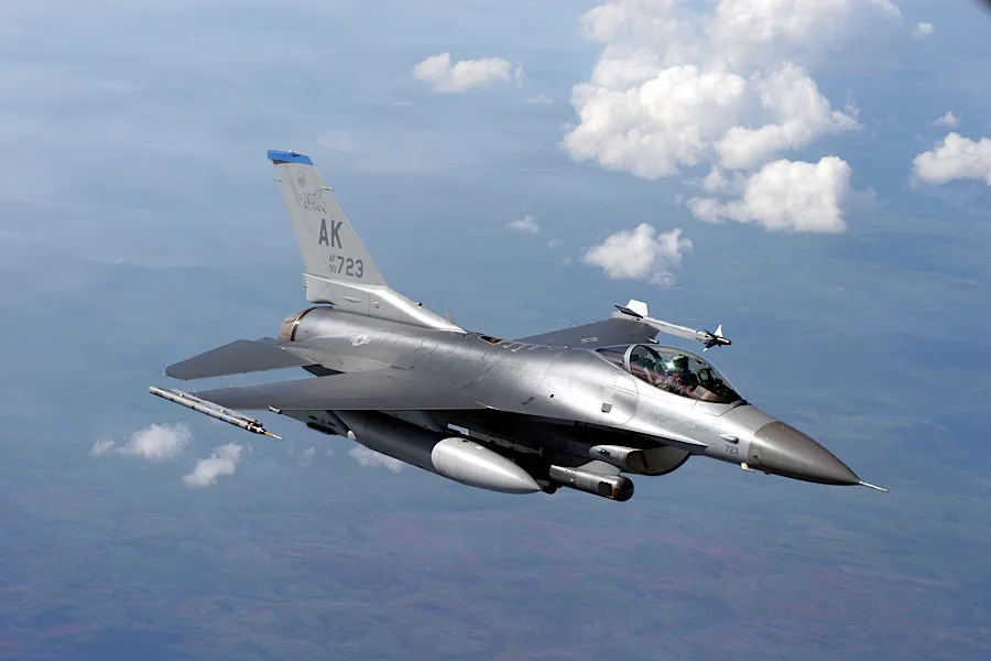 F-16-lar Tayvana gedirdi… Qəfil istiqaməti dəyişib geri döndülər
