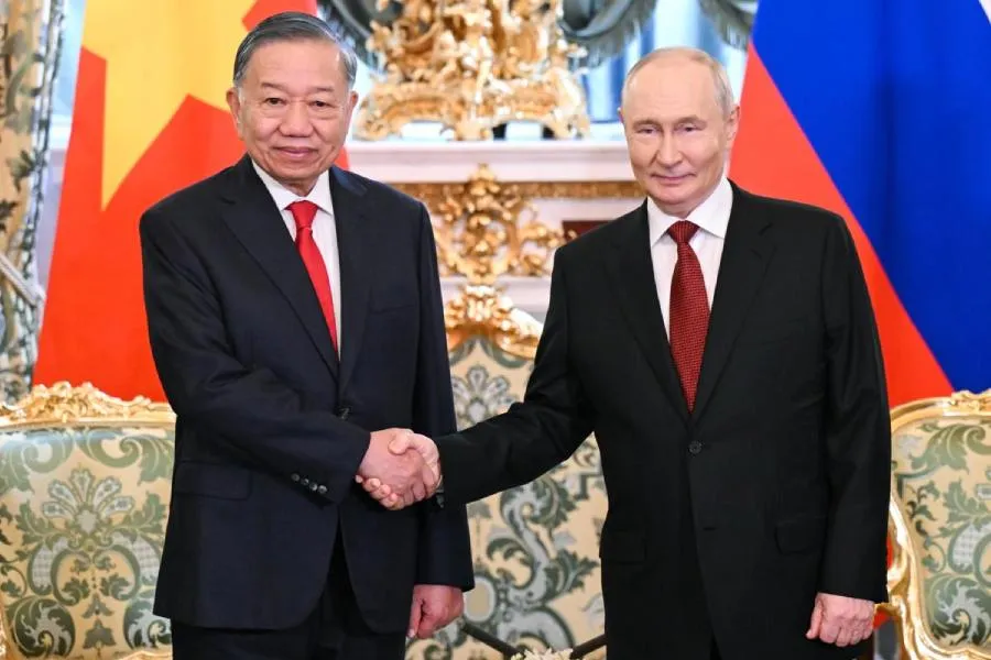 Putin: "Rusiya və Vyetnamın mövqeləri bir çox məsələdə üst-üstə düşür"