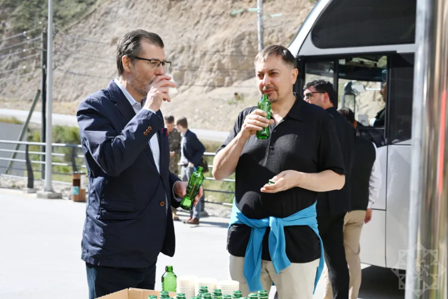 Xarici diplomatlar “İstisu” mineral su zavodunda olublar — 1