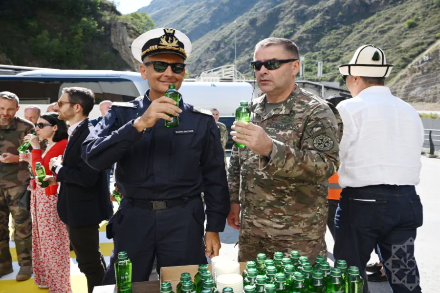 Xarici diplomatlar “İstisu” mineral su zavodunda olublar — 2