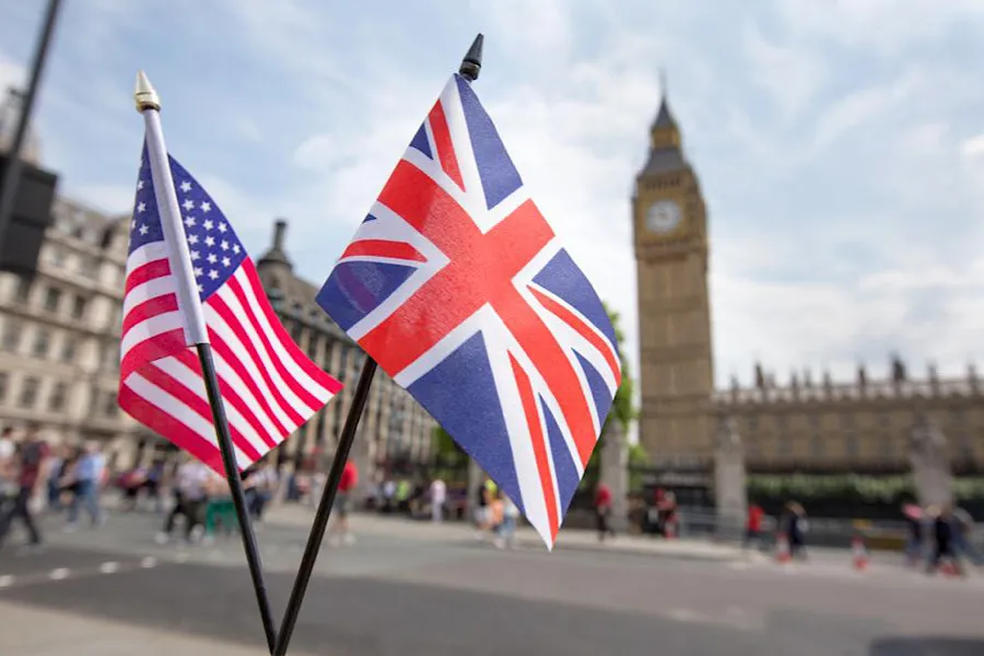 ABŞ gecə ilə diplomatını Britaniyadan qaçırdı