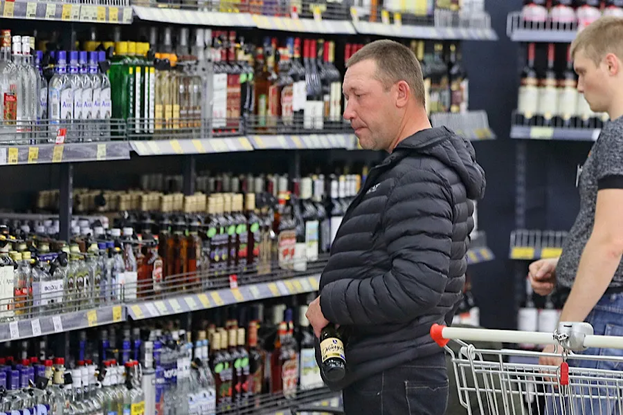 Rusiyada alkoqola əvvəlki həvəs qalmadı - İstehlak rekord həddə düşdü