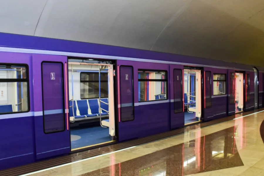 “Koroğlu”da metro dayandı: Sərnişinlər təxliyə edilir - VİDEO