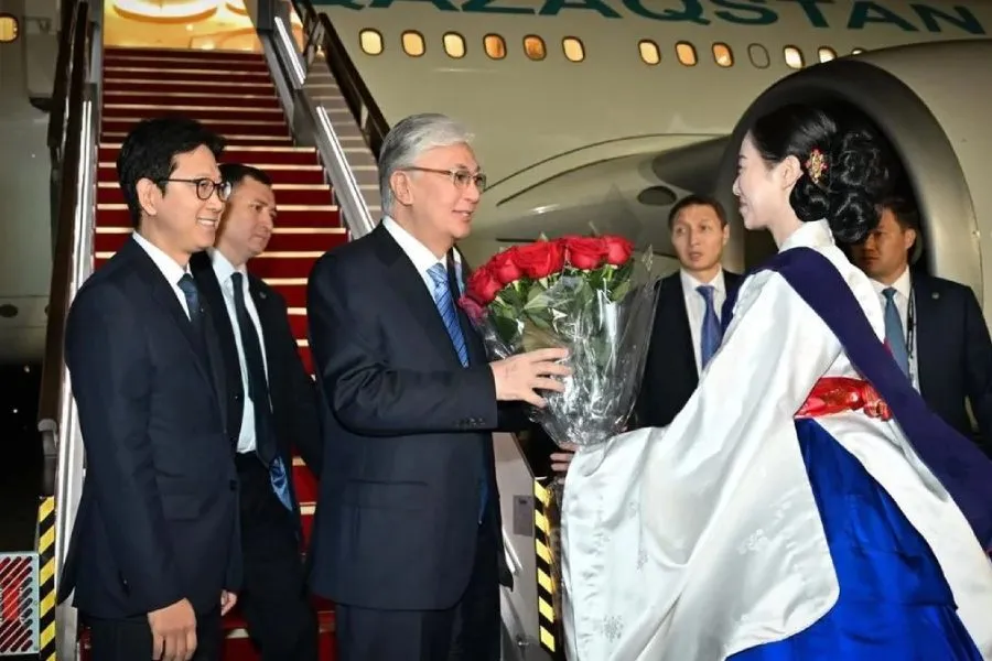 Tokayev Cənubi Koreyaya getdi