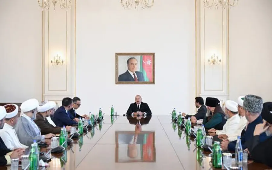 Президент принял участников международных конференций, проходящих в Баку