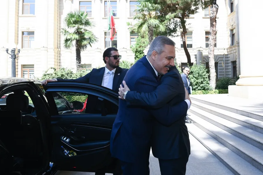 Ceyhun Bayramovun Hakan Fidanla geniştərkibli görüşü keçirilir - YENİLƏNDİ 2 — 2