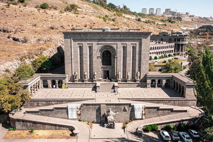 Ermənilərin gizli “gücü”: Matendaran — "Tarixi saxtakarlığa qanuni don geyindirirlər”