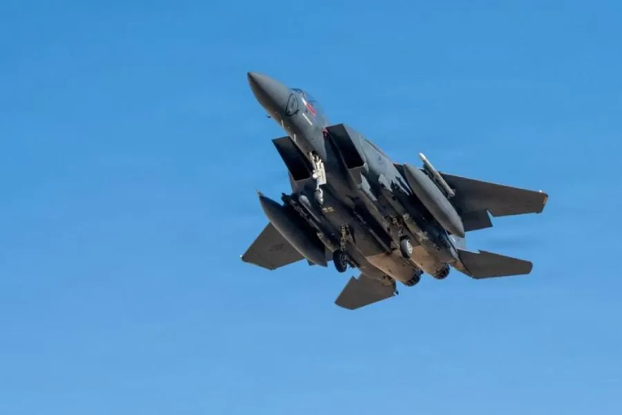 Husilər Səudiyyə Ərəbistanının iki F-15 qırıcısını hədəf aldı
