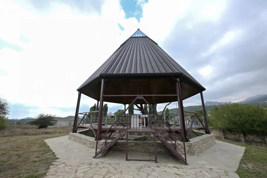 President Ilham Aliyev inspects conservation works at Pir Omar Sultan shrine in Shamakhi — 1