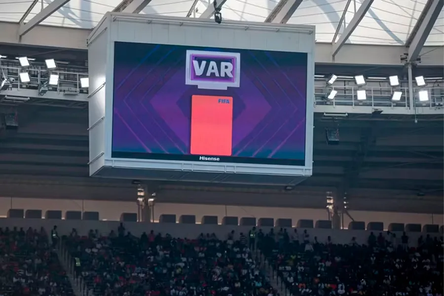 8 illik gecikməyə son: VAR Belarus Yüksək Liqasına gəldi