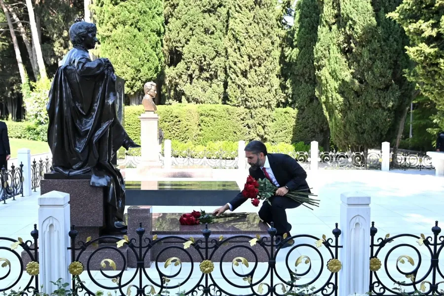 SOCAR-ın kollektivi Fəxri və Şəhidlər xiyabanlarını ziyarət etdi — 3