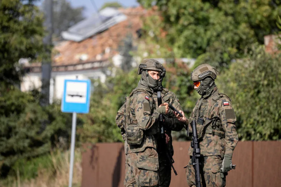 NATO-nun strateji obyektinə gizli yaxınlaşdı, qadağanı pozdu
