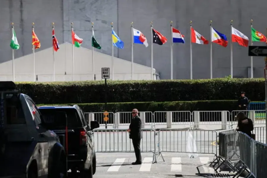 Three people emerge from sewer near UN headquarters — Police step up security