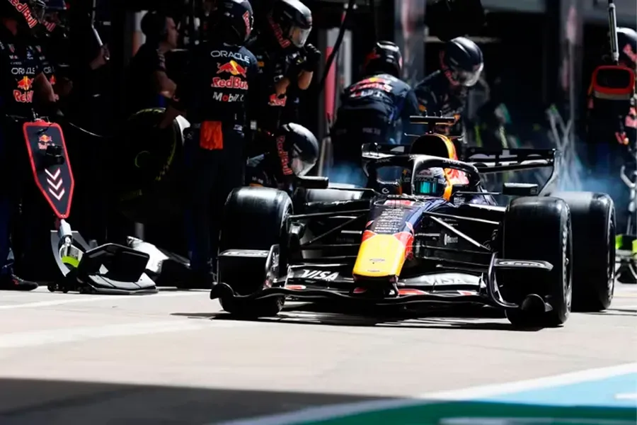 Nail-biting seconds: Verstappen edges Russell by the narrowest of margins!