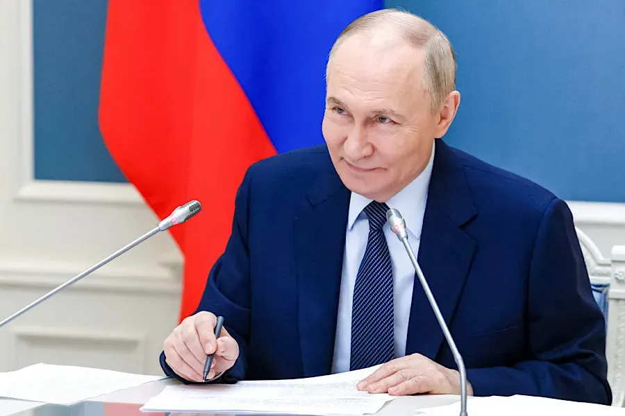 Peace is on the table, while Putin is weighing his options