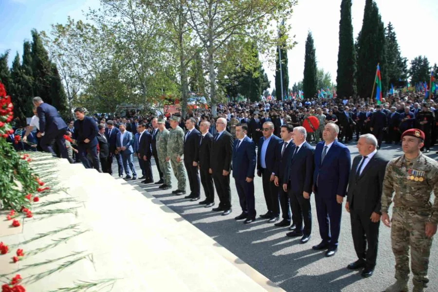 Gəncədə Anım Günü ilə bağlı Şəhidlər xiyabanı ziyarət olundu