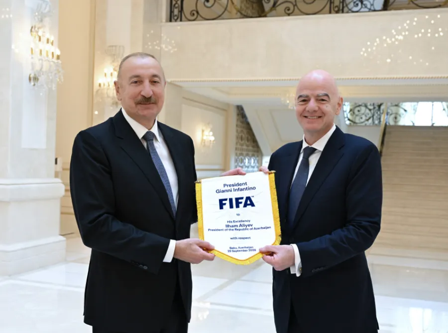 President Ilham Aliyev receives FIFA President — 5