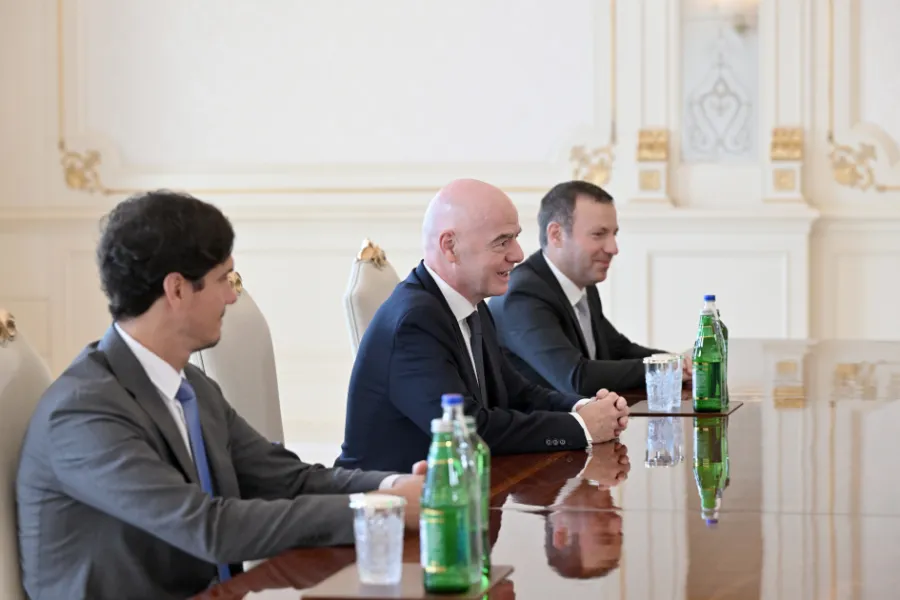 President Ilham Aliyev receives FIFA President — 6