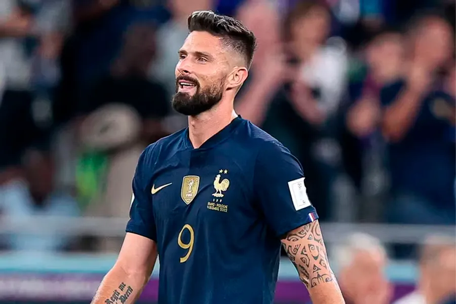 Dünya çempionu futbolla vidalaşır: Olivye Jirudan son qərar!