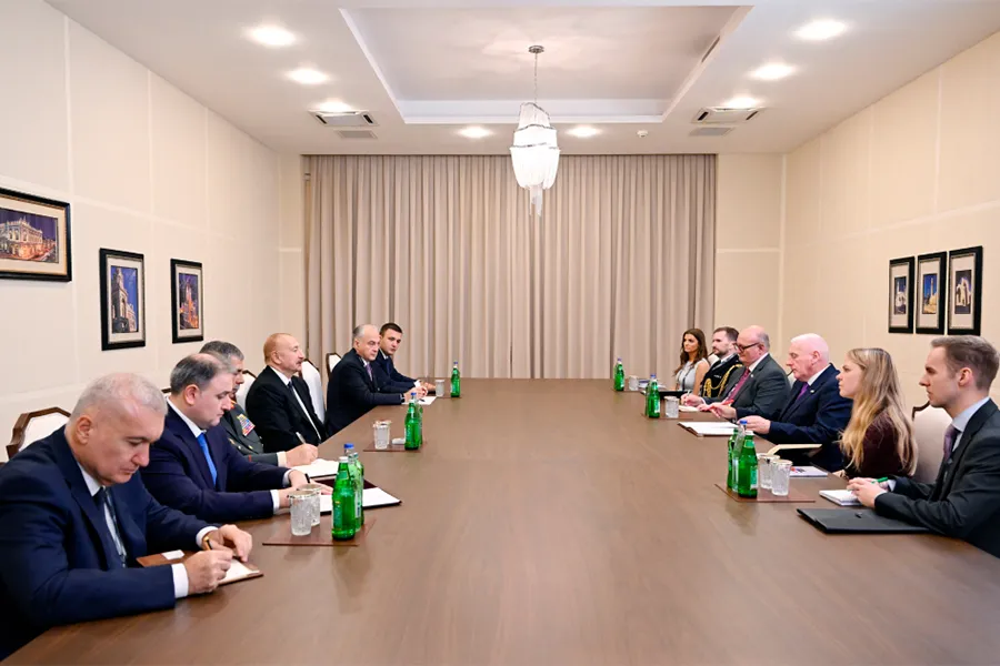 Prezident Birləşmiş Krallığın müdafiə üzrə dövlət nazirini qəbul etdi