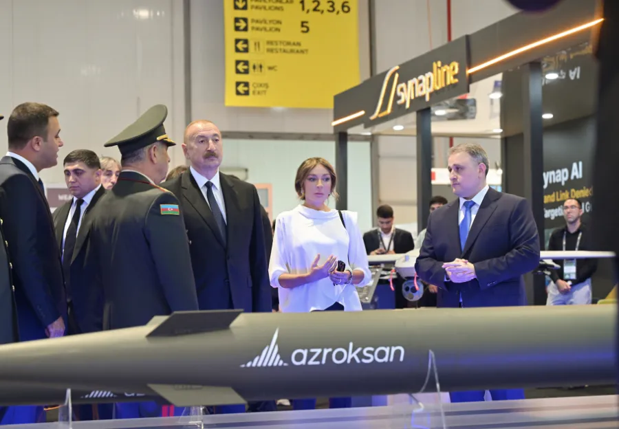 İlham Əliyev "ADEX 2026" və "Securex Caspian" sərgiləri ilə tanış oldu — 1