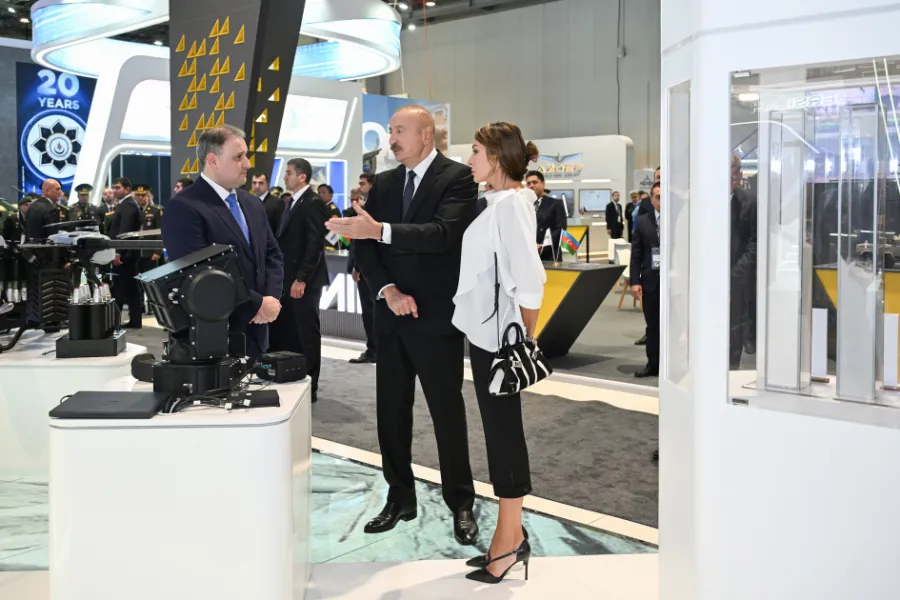 İlham Əliyev "ADEX 2026" və "Securex Caspian" sərgiləri ilə tanış oldu — 3