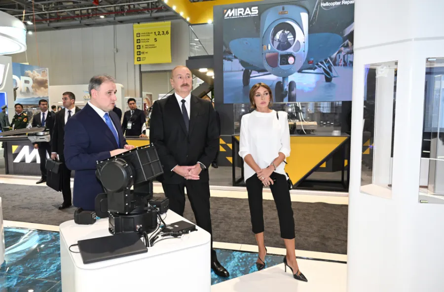 İlham Əliyev "ADEX 2026" və "Securex Caspian" sərgiləri ilə tanış oldu — 4