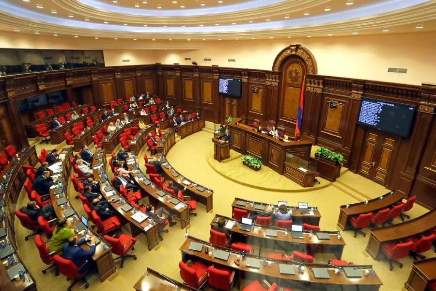 Paşinyan II Qaregini taxtdan salır! Parlament təcili komissiya yaratdı