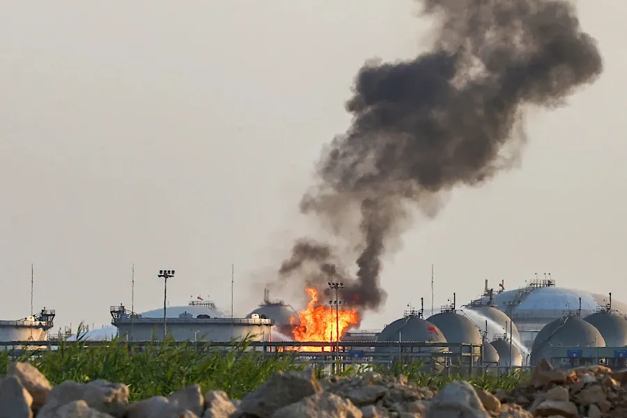 “Aramco” terminalına zərbə: Yanğın başladı